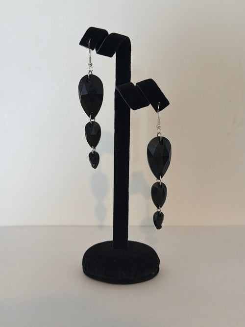 3 Drop Earrings in Pear drop