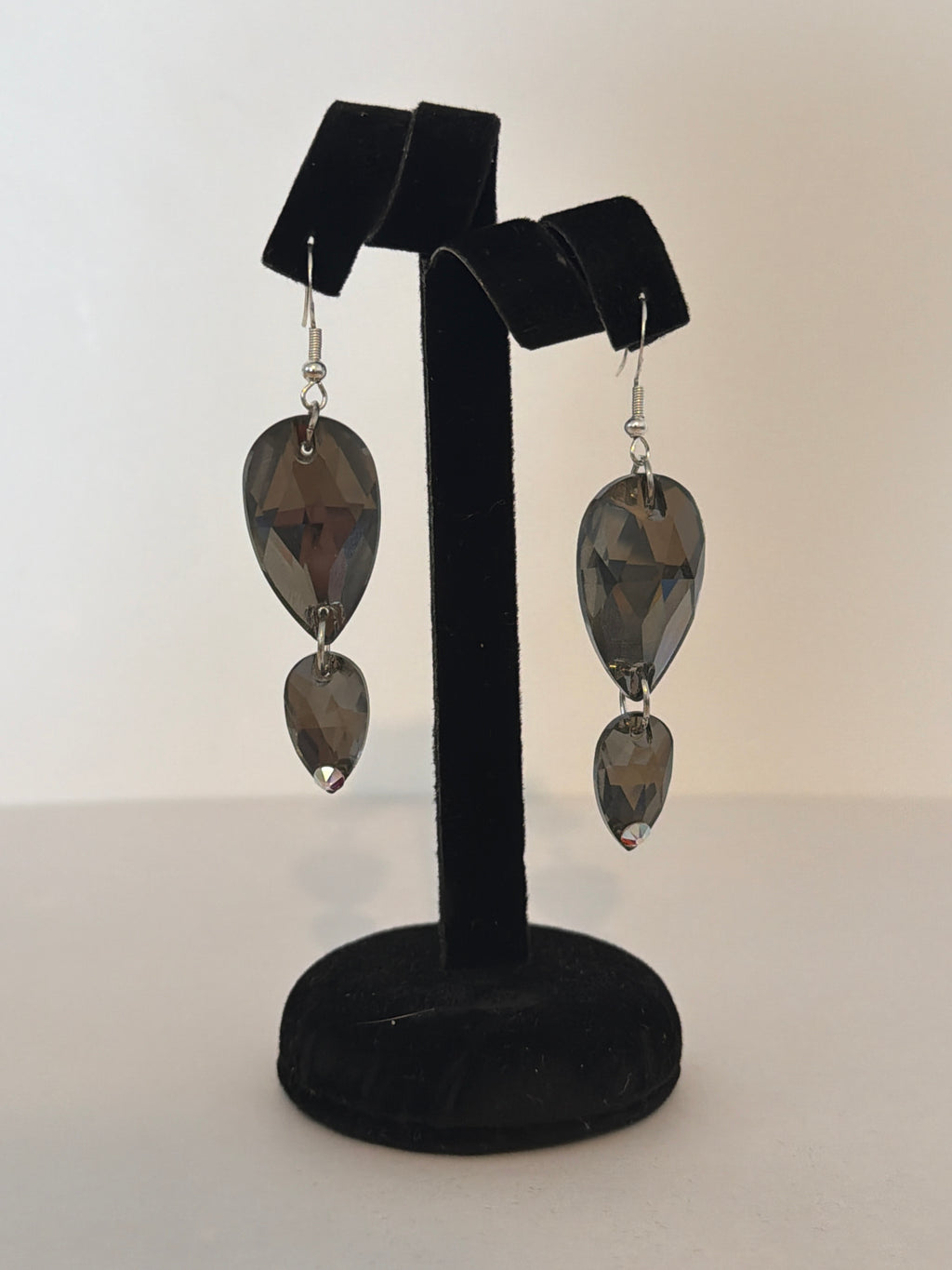 2 Drop Earrings in Pear drop