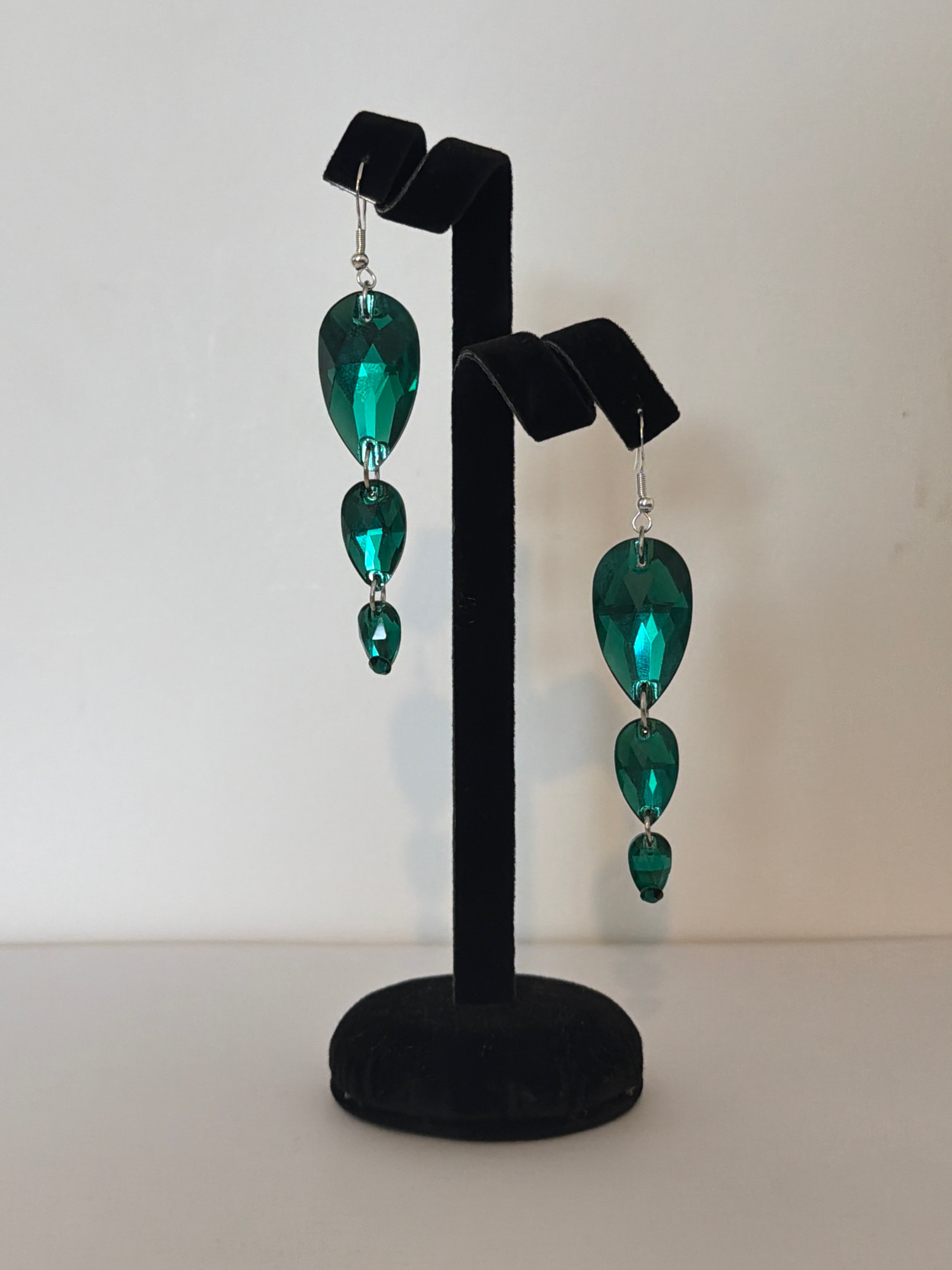 3 Drop Earrings in Pear drop