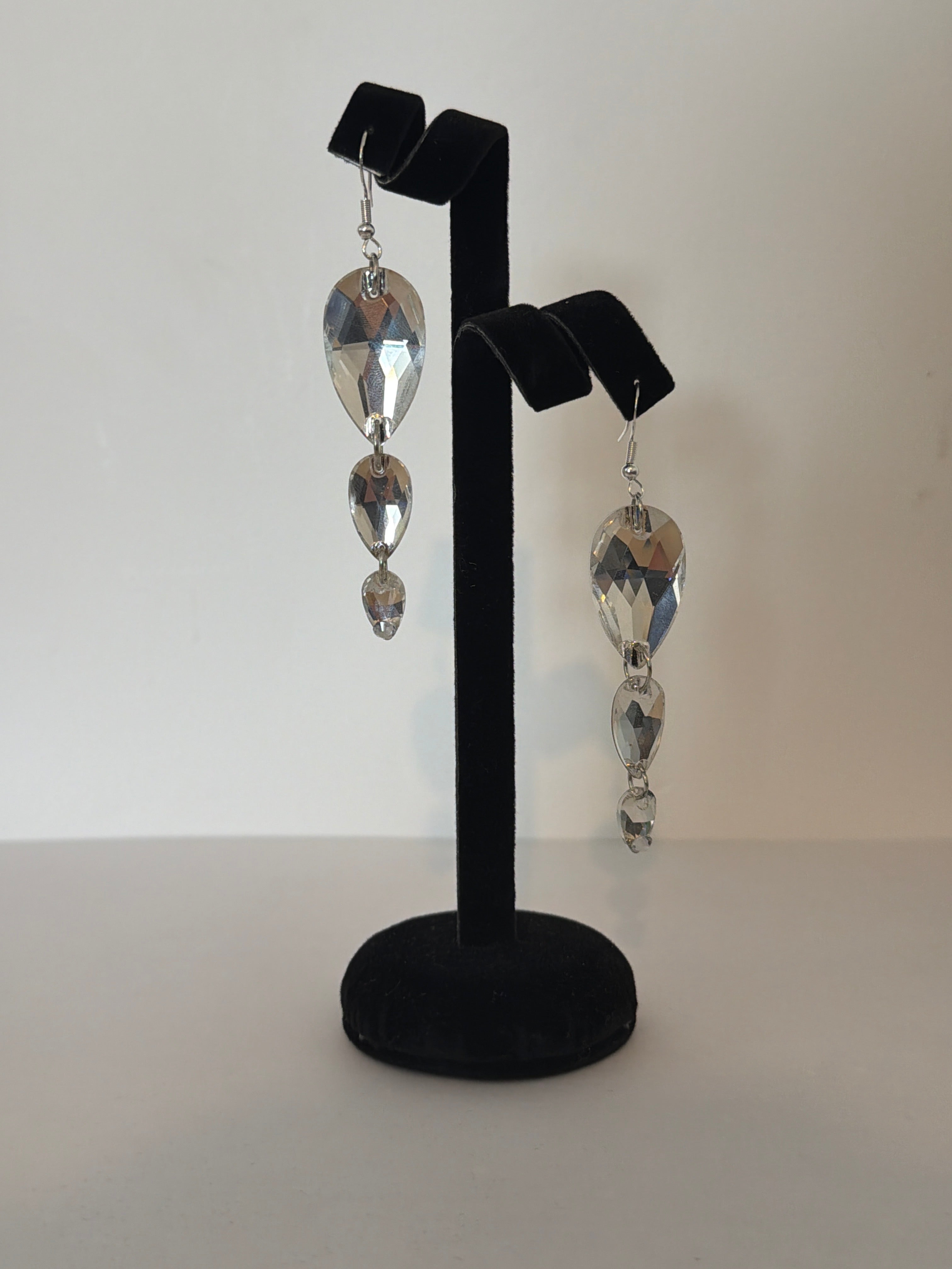 3 Drop Earrings in Pear drop