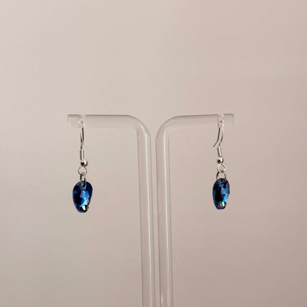 1 Drop Earrings in Pear Drop