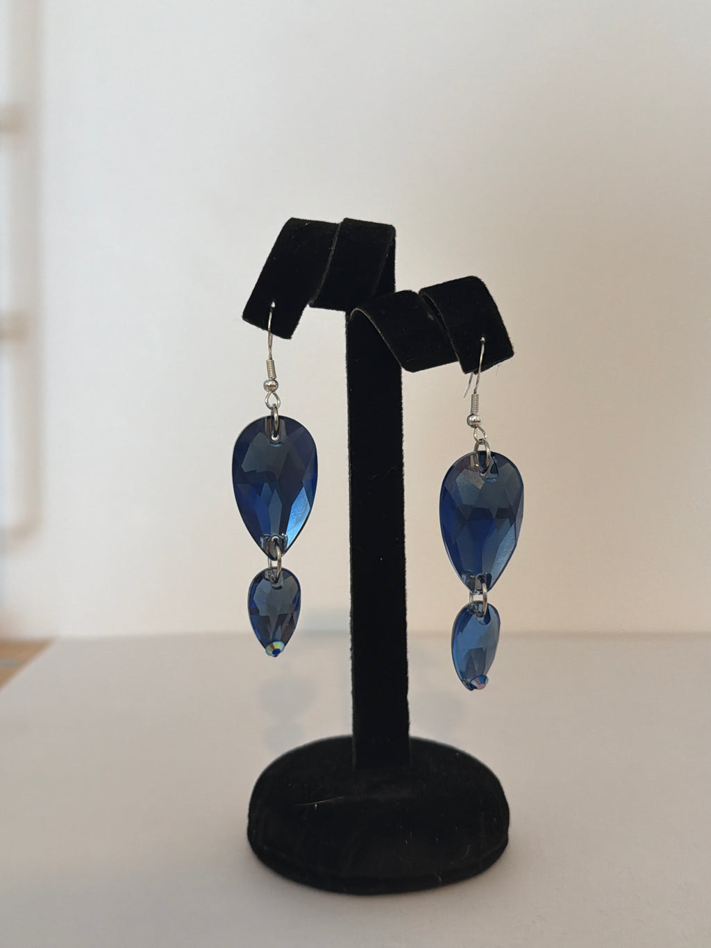 2 Drop Earrings in Pear drop