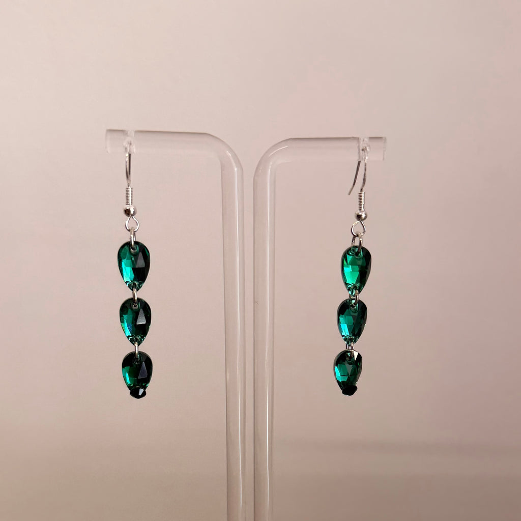 3 Drop Earrings in Pear drop