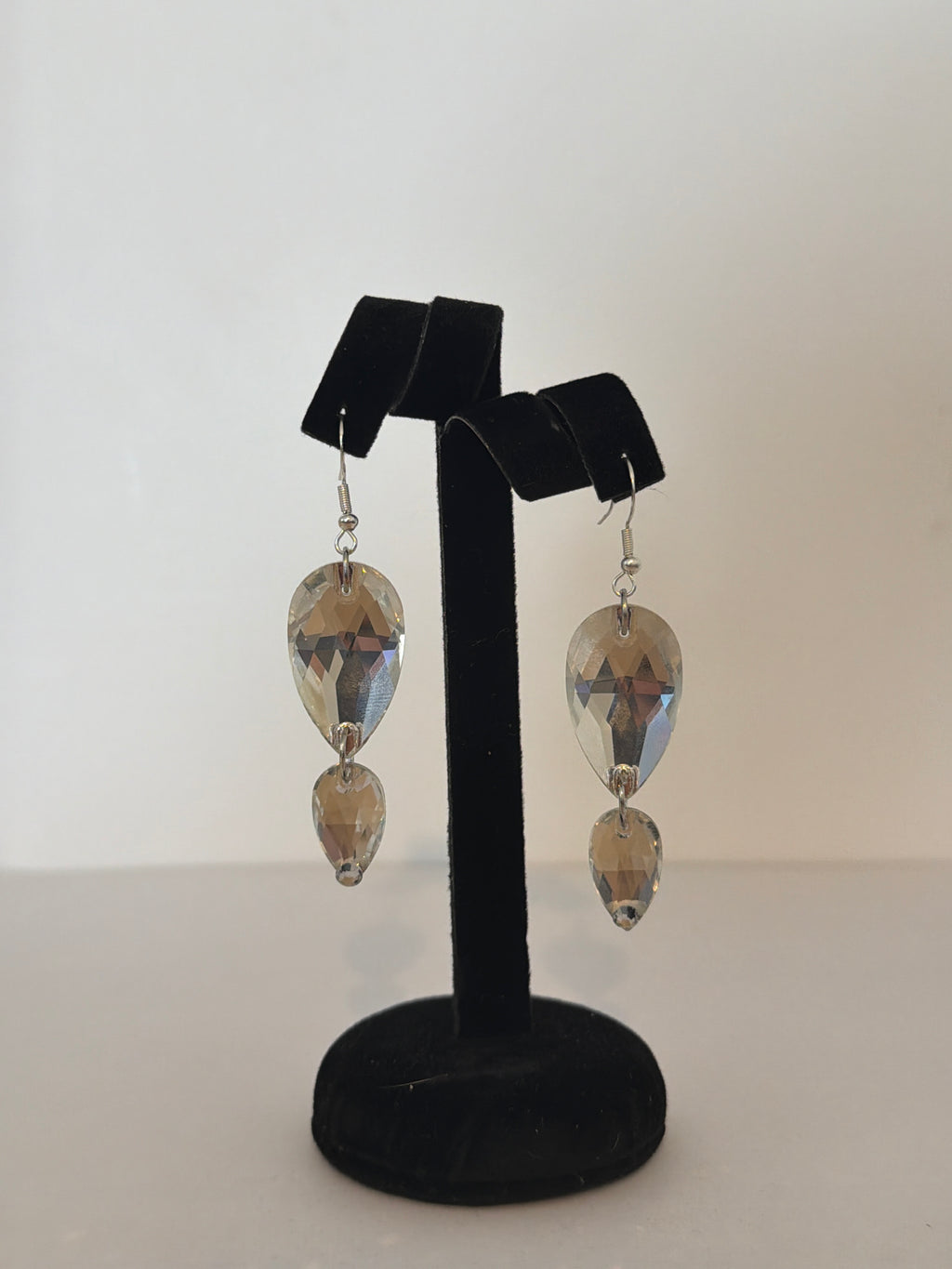 2 Drop Earrings in Pear drop