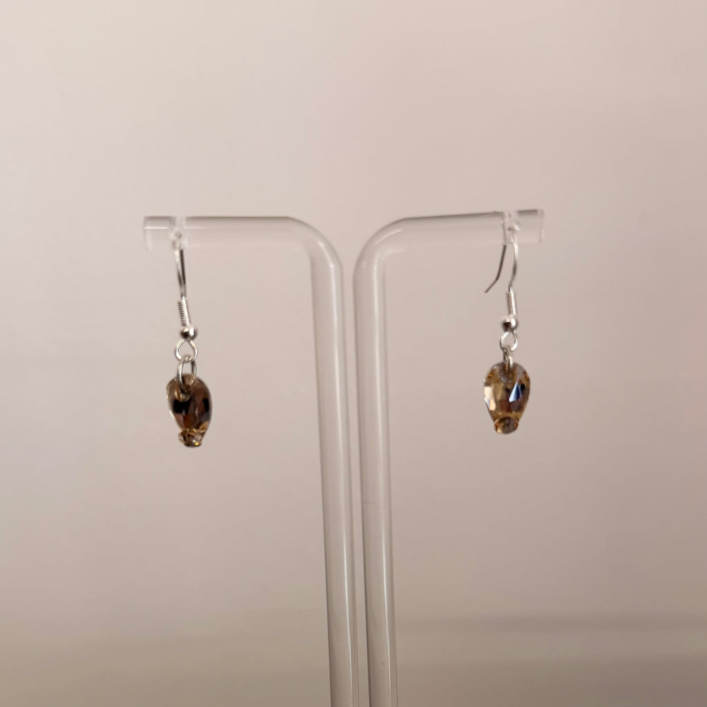 1 Drop Earrings in Pear Drop