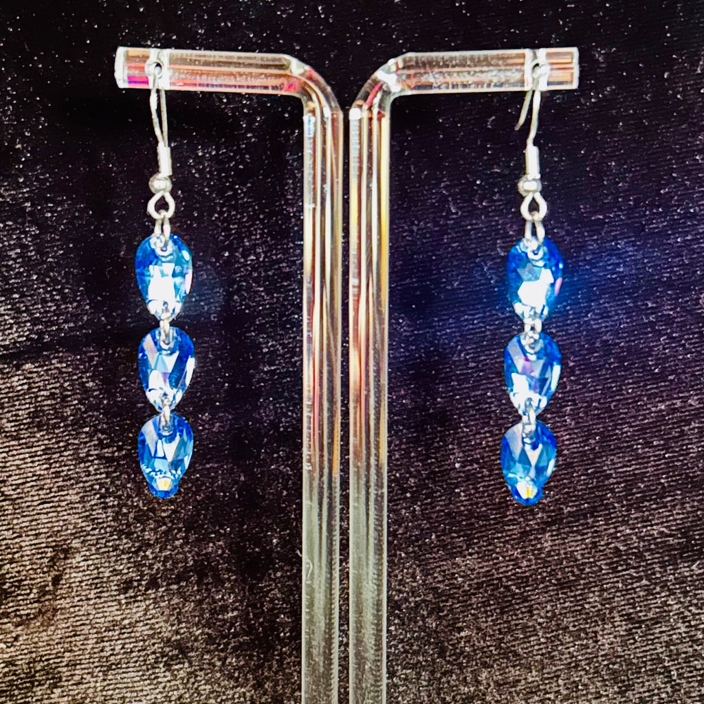 3 Drop Earrings in Pear drop