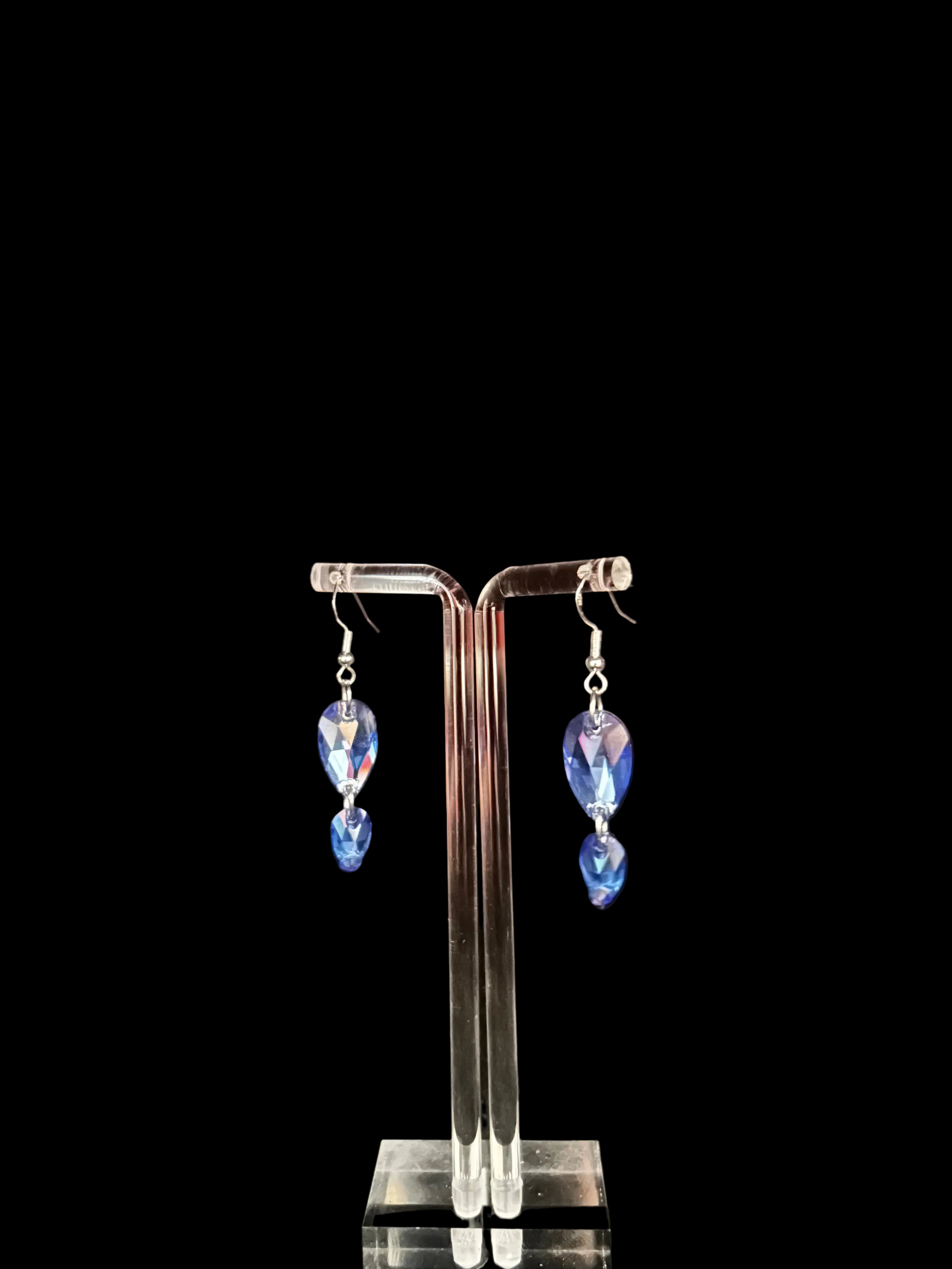 2 Drop Earrings in Pear drop
